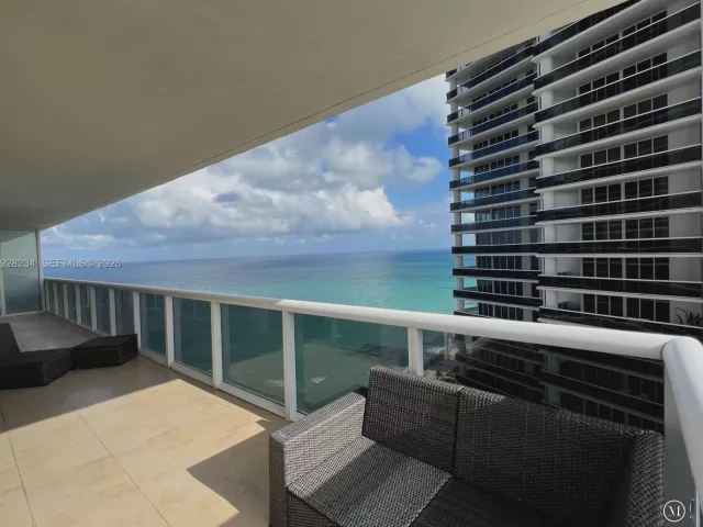 2-bedroom condo for sale in Hallandale Beach - 1830 S Ocean Dr 3006 - MondialRealty