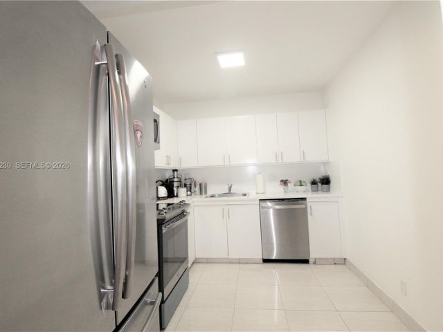 2-bedroom condo for sale in Hallandale Beach - 2500 Parkview Dr 315 - MondialRealty