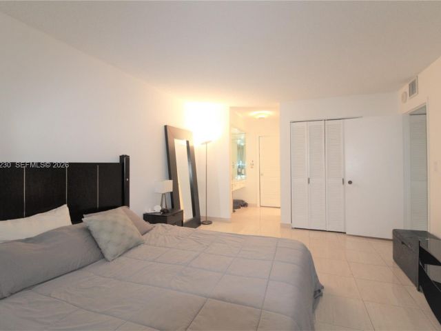 2-bedroom condo for sale in Hallandale Beach - 2500 Parkview Dr 315 - MondialRealty