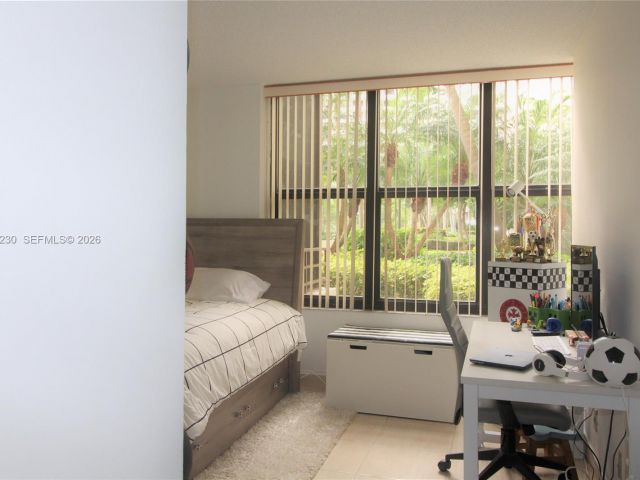 2-bedroom condo for sale in Hallandale Beach - 2500 Parkview Dr 315 - MondialRealty