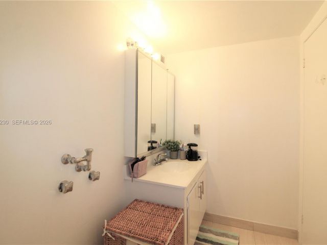 2-bedroom condo for sale in Hallandale Beach - 2500 Parkview Dr 315 - MondialRealty