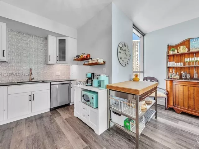 2-bedroom condo for sale in Miami - 90 SW 3rd St 2604 - MondialRealty