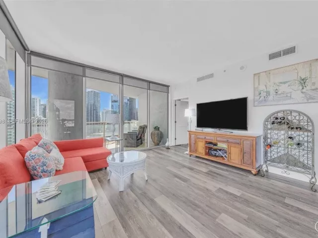 2-bedroom condo for sale in Miami - 90 SW 3rd St 2604 - MondialRealty