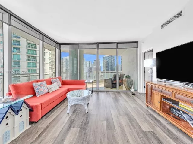 2-bedroom condo for sale in Miami - 90 SW 3rd St 2604 - MondialRealty