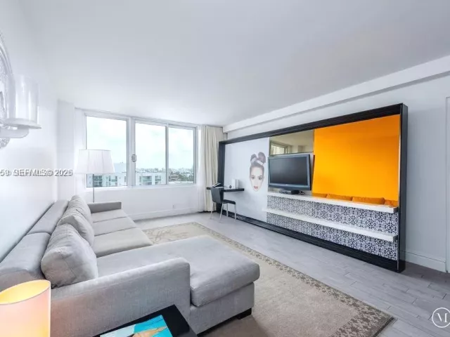 1-bedroom condo for rent in Miami Beach - 1100 West Ave 721 - MondialRealty
