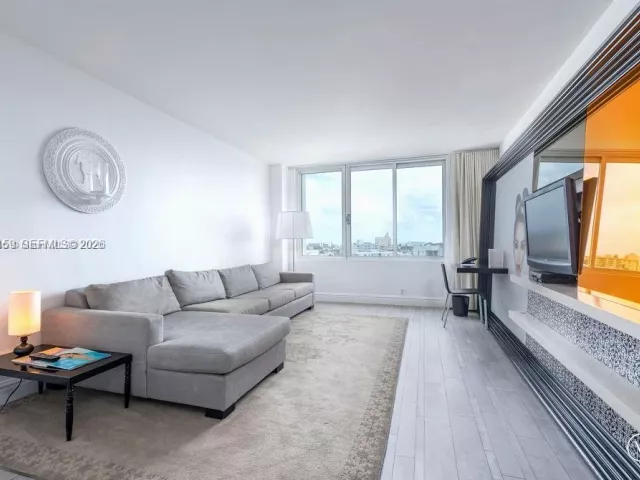 1-bedroom condo for rent in Miami Beach - 1100 West Ave 721 - MondialRealty