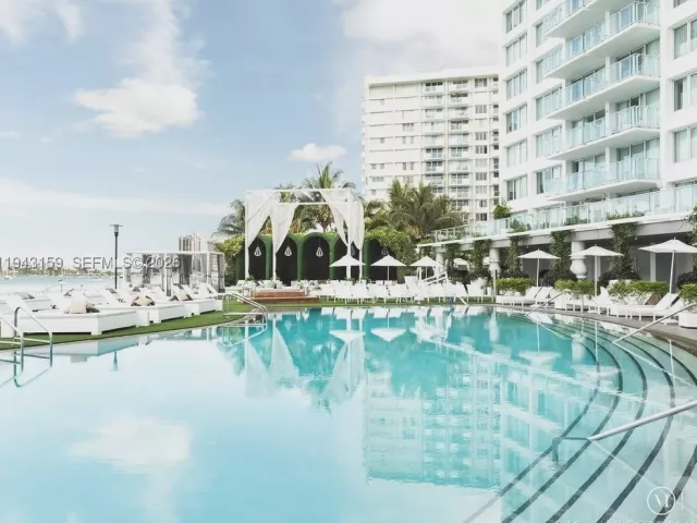 1-bedroom condo for rent in Miami Beach - 1100 West Ave 721 - MondialRealty