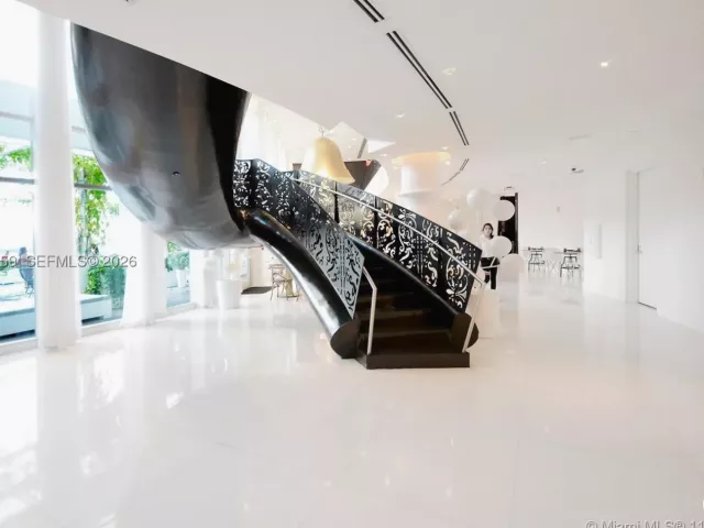 1-bedroom condo for rent in Miami Beach - 1100 West Ave 721 - MondialRealty