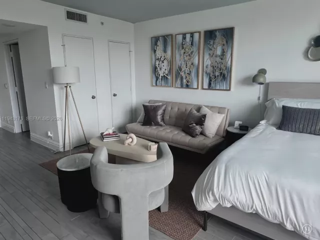 condo for rent in Miami Beach - 1100 West Ave 415 - MondialRealty