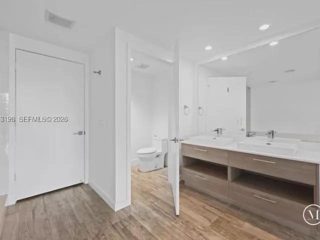 2-bedroom condo for sale in Miami - 650 NE 32nd St 602 - MondialRealty