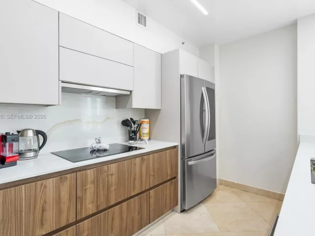 3-bedroom condo for rent in Sunny Isles Beach - 17555 Atlantic Blvd 508 - MondialRealty