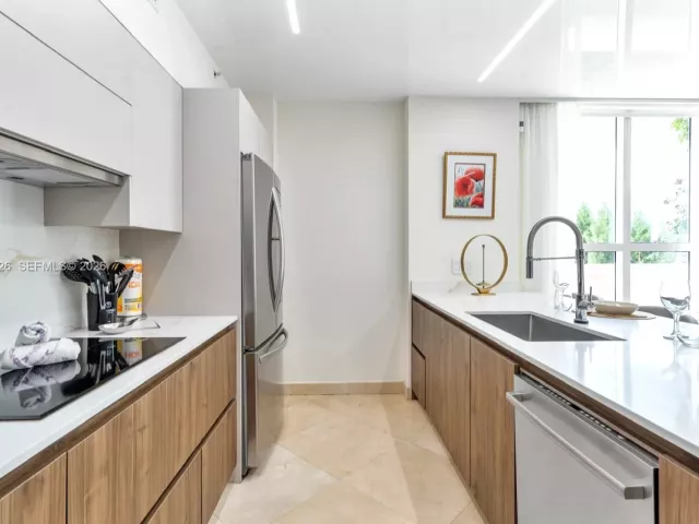 3-bedroom condo for rent in Sunny Isles Beach - 17555 Atlantic Blvd 508 - MondialRealty