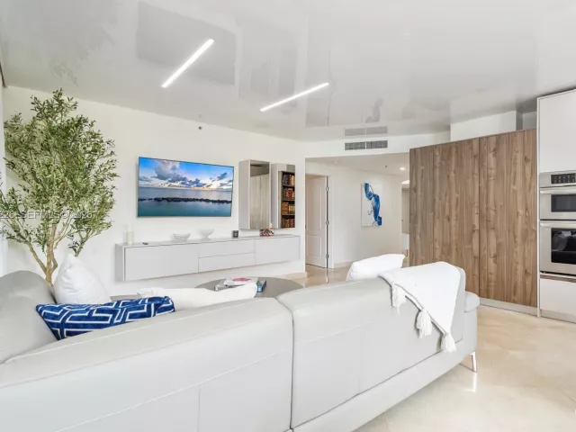 3-bedroom condo for rent in Sunny Isles Beach - 17555 Atlantic Blvd 508 - MondialRealty