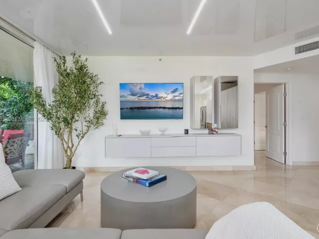 3-bedroom condo for rent in Sunny Isles Beach - 17555 Atlantic Blvd 508 - MondialRealty