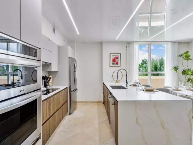 3-bedroom condo for rent in Sunny Isles Beach - 17555 Atlantic Blvd 508 - MondialRealty