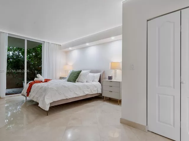 3-bedroom condo for rent in Sunny Isles Beach - 17555 Atlantic Blvd 508 - MondialRealty