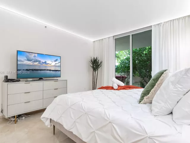 3-bedroom condo for rent in Sunny Isles Beach - 17555 Atlantic Blvd 508 - MondialRealty