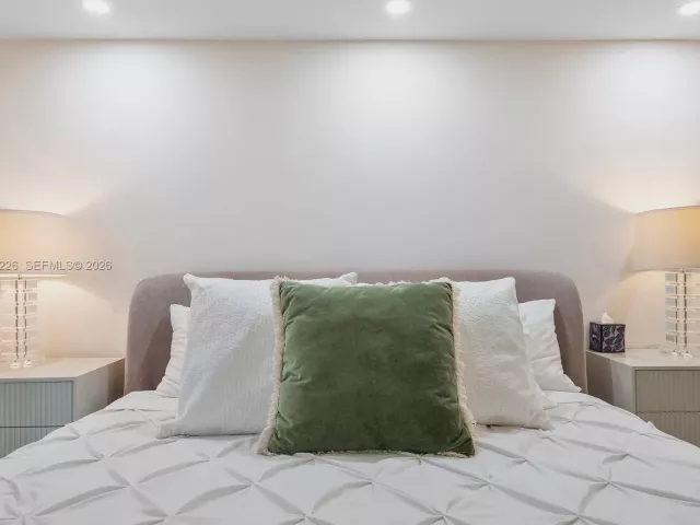 3-bedroom condo for rent in Sunny Isles Beach - 17555 Atlantic Blvd 508 - MondialRealty