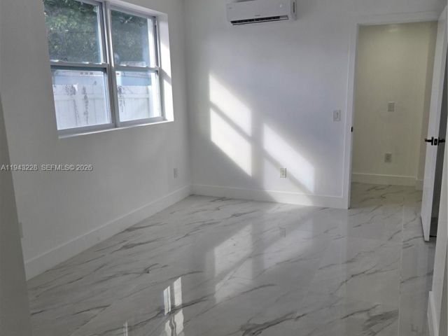 2-bedroom home for rent in North Miami - 987 NE 145 B - MondialRealty