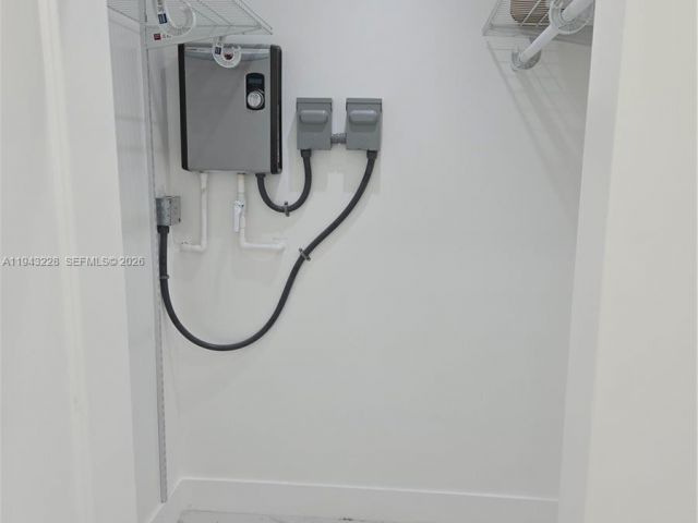 2-bedroom home for rent in North Miami - 987 NE 145 B - MondialRealty