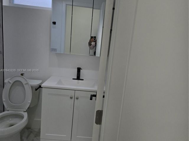 2-bedroom home for rent in North Miami - 987 NE 145 B - MondialRealty