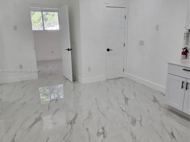 2-bedroom home for rent in North Miami - 987 NE 145 B - MondialRealty