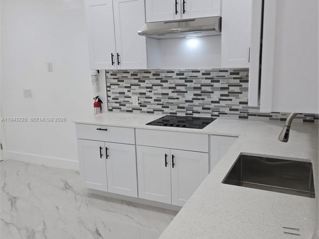 2-bedroom home for rent in North Miami - 987 NE 145 B - MondialRealty