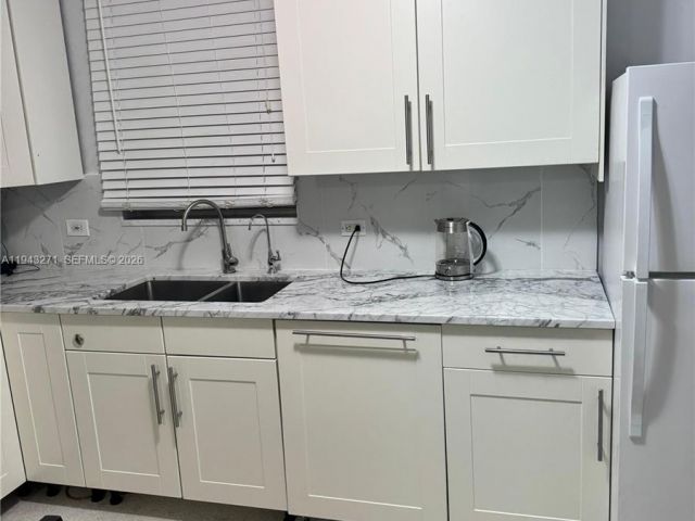 2-bedroom home for rent in Hollywood - 1610 N Hayes Str B - MondialRealty