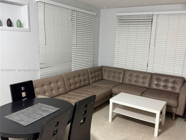 2-bedroom home for rent in Hollywood - 1610 N Hayes Str B - MondialRealty