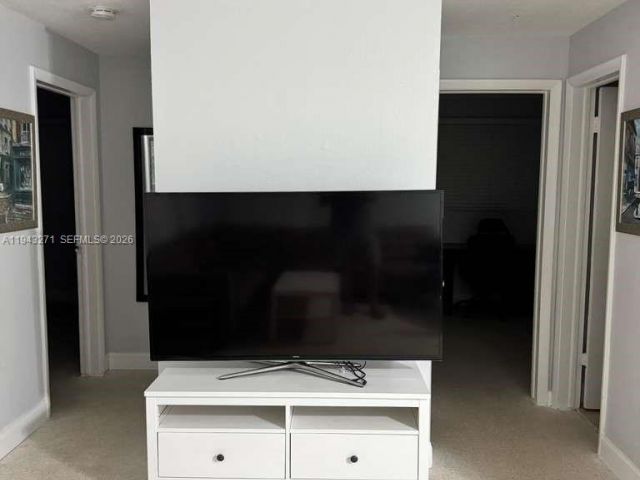 2-bedroom home for rent in Hollywood - 1610 N Hayes Str B - MondialRealty