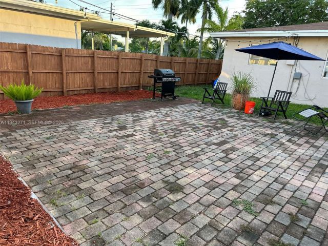 2-bedroom home for rent in Hollywood - 1610 N Hayes Str B - MondialRealty