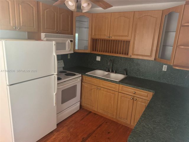 Home for sale at 12110 NE 11th Pl - photo 7475756