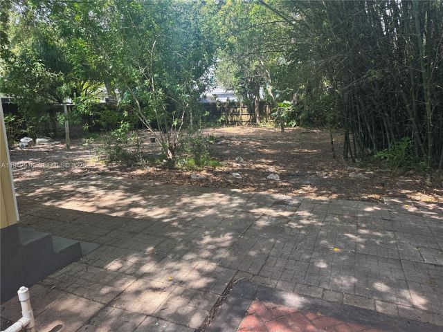 Home for sale at 12110 NE 11th Pl - photo 7475758