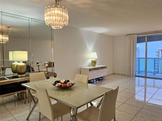 2-bedroom condo for sale in Hollywood - 3800 E Ocean Dr 1518 - MondialRealty