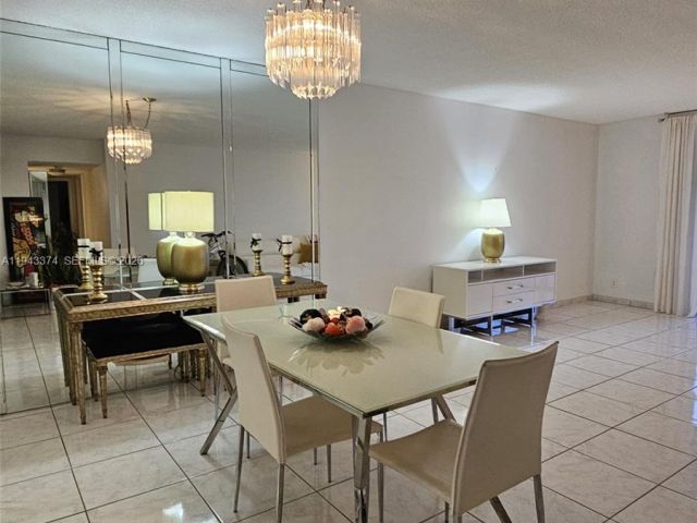 2-bedroom condo for sale in Hollywood - 3800 E Ocean Dr 1518 - MondialRealty