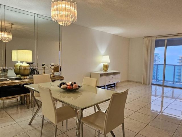 2-bedroom condo for sale in Hollywood - 3800 E Ocean Dr 1518 - MondialRealty