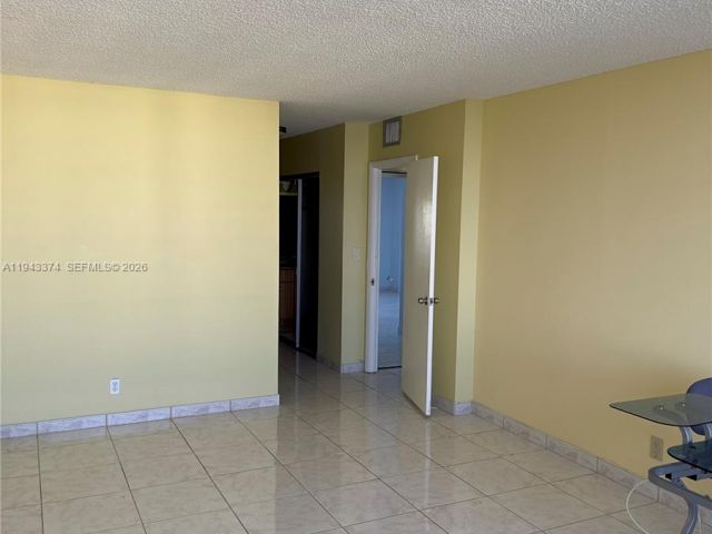 2-bedroom condo for sale in Hollywood - 3800 E Ocean Dr 1518 - MondialRealty