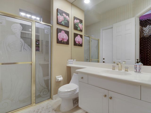 4-bedroom home for sale in West Palm Beach - 8216 Cypress Point Road - MondialRealty