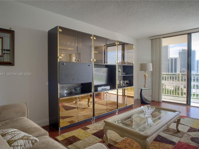 Apartment for rent  Unit #1008 - photo 7442077