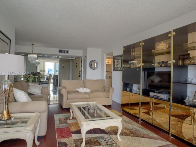 Apartment for rent  Unit #1008 - photo 7442078