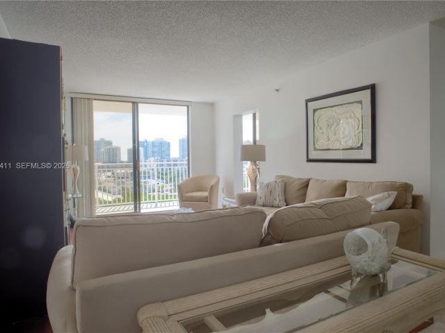 Apartment for rent  Unit #1008 - photo 7442080