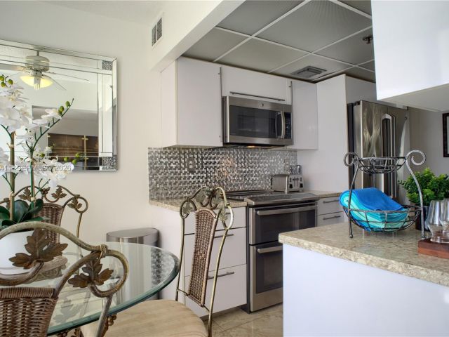 Apartment for rent  Unit #1008 - photo 7442082