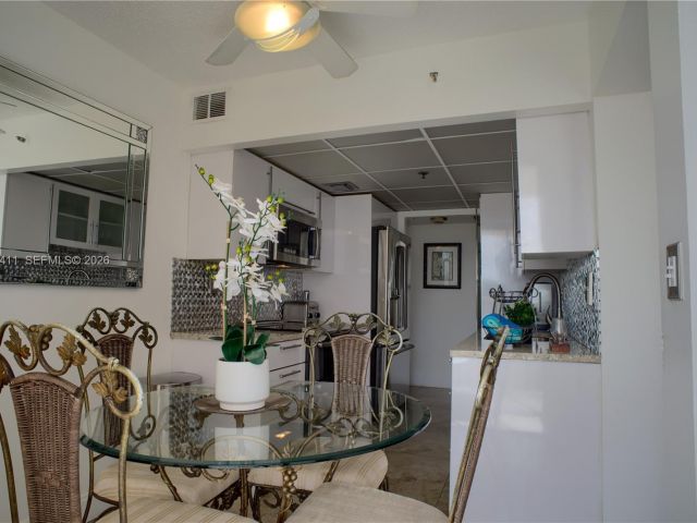 Apartment for rent  Unit #1008 - photo 7442084