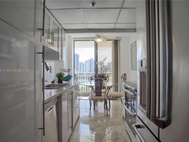 Apartment for rent  Unit #1008 - photo 7442086