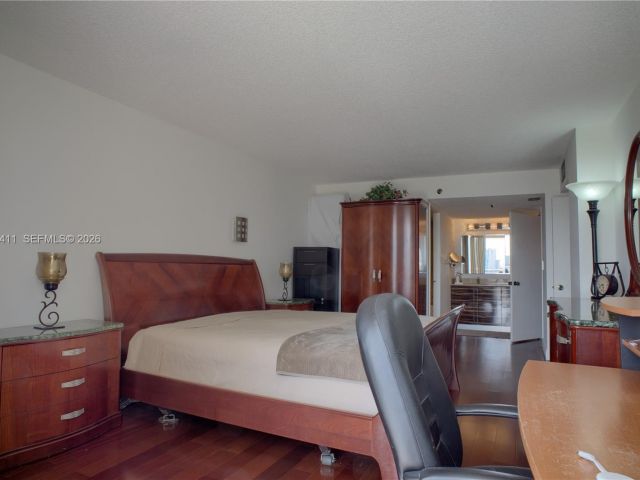 Apartment for rent  Unit #1008 - photo 7442088