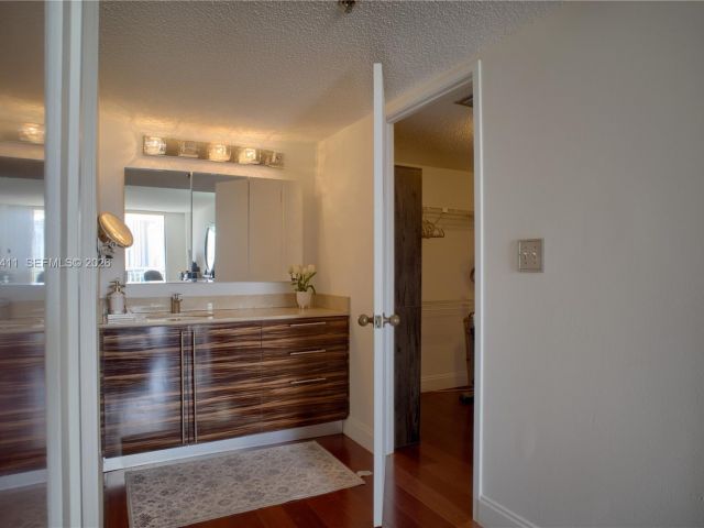 Apartment for rent  Unit #1008 - photo 7442092