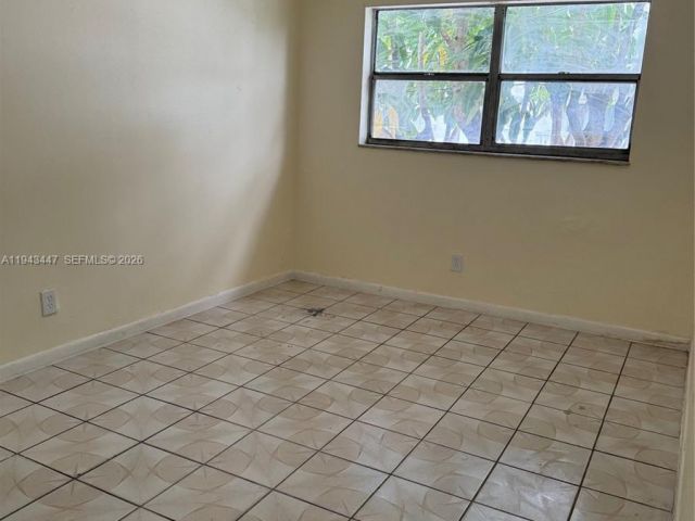 Home for rent at 15163 NE 6th Ave 15 - photo 7510208