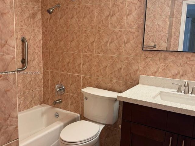 Home for rent at 15163 NE 6th Ave 15 - photo 7510212