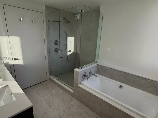 3-bedroom condo for sale in Miami - 488 NE 18th St 700 - MondialRealty