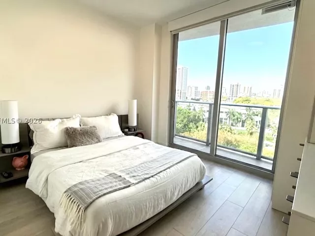 3-bedroom condo for sale in Miami - 488 NE 18th St 700 - MondialRealty